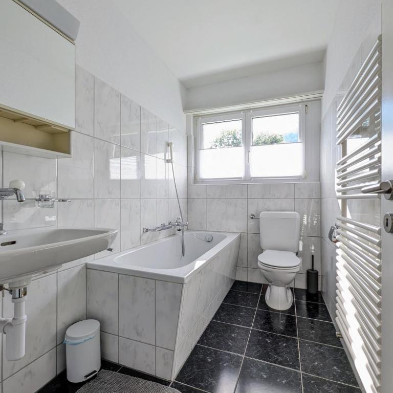 Sunny 3-Bedroom Apartment with Balcony & Parking - Apartment mit 3 Schlafzimmern - 21