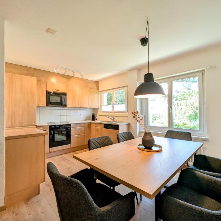 Sunny 3-Bedroom Apartment with Balcony & Parking - Apartment mit 3 Schlafzimmern - 10
