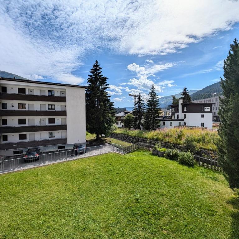 Sunny 3-Bedroom Apartment with Balcony & Parking - Apartment mit 3 Schlafzimmern - 24