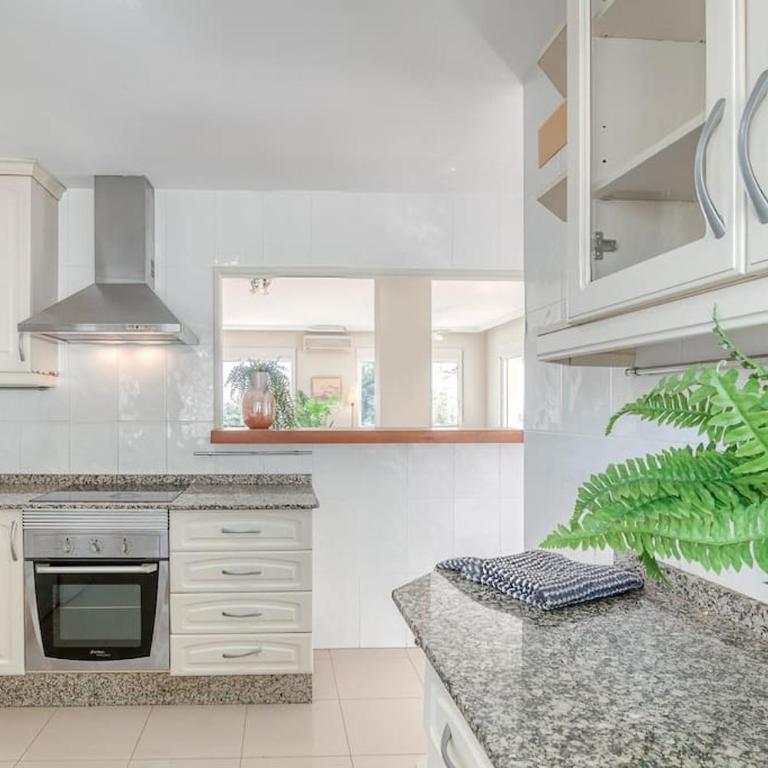 Chalet Villa Sophia Alicante - Four-Bedroom Vacation Home - 11
