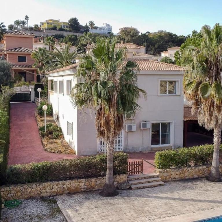 Chalet Villa Sophia Alicante - Four-Bedroom Vacation Home - 40