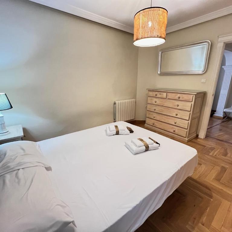PUSHE Granada Plaza Menorca Art & Tradition - Three-Bedroom Apartment - 23