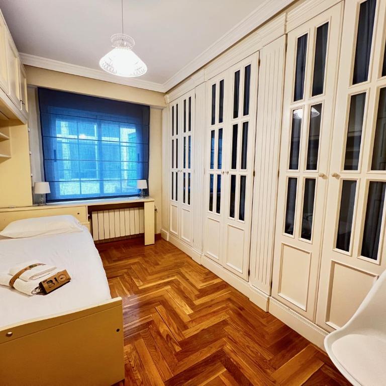 PUSHE Granada Plaza Menorca Art & Tradition - Three-Bedroom Apartment - 35