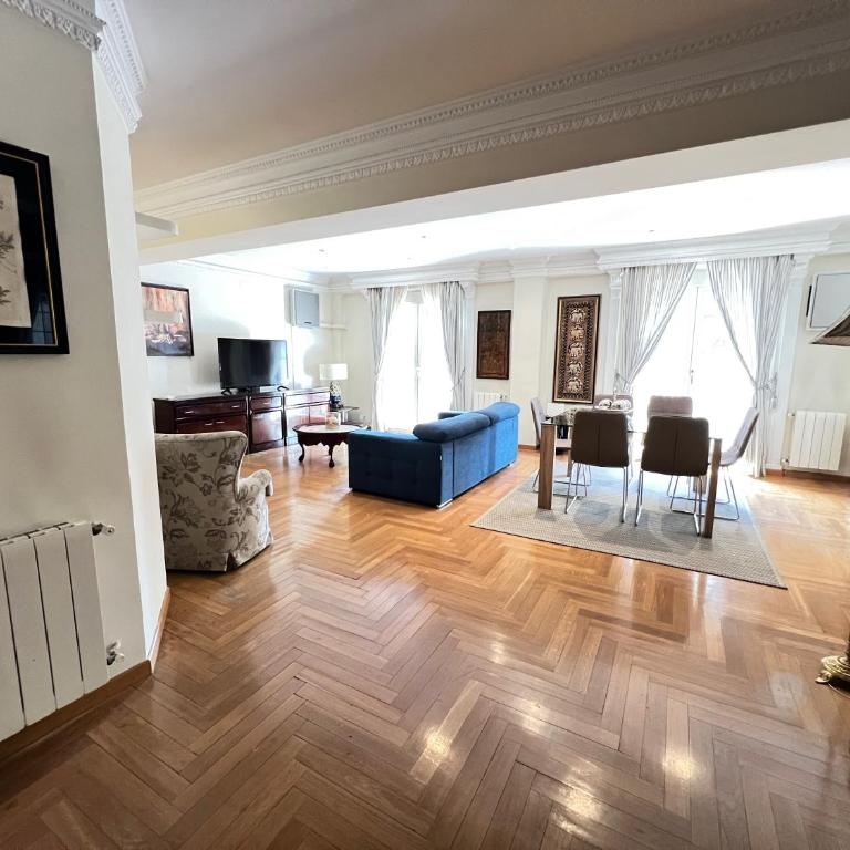 PUSHE Granada Plaza Menorca Art & Tradition - Three-Bedroom Apartment - 29