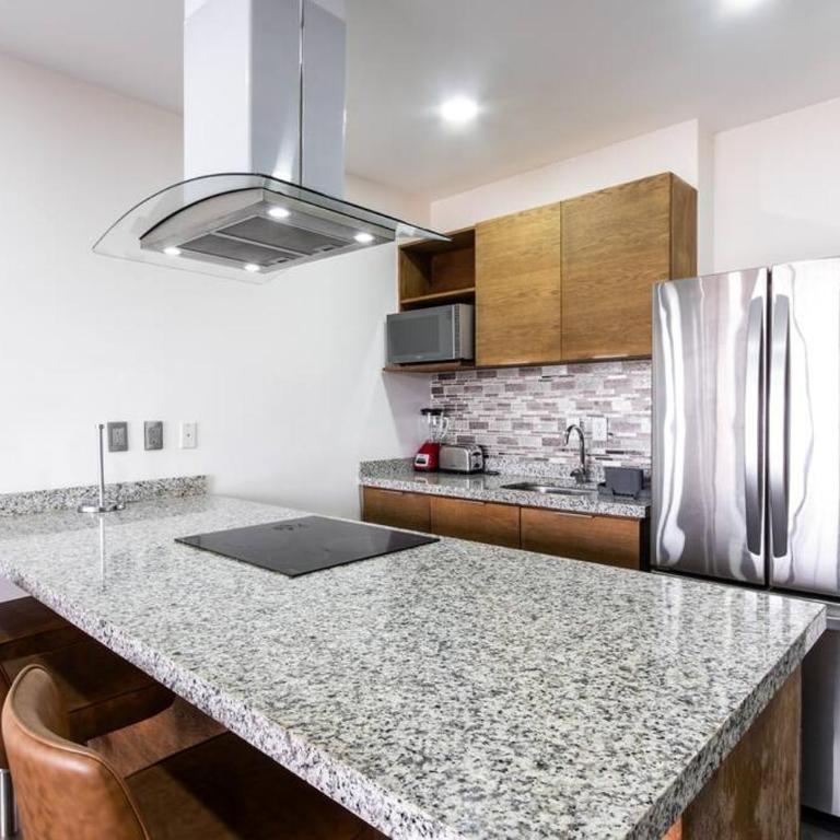 Elegante depa frente al malecón y cerca del centro - Two-Bedroom Apartment with Sea View - 9