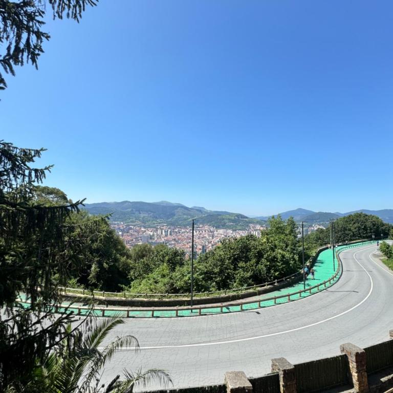 HABITACION CON HERMOSAS VISTAS A BILBAO - Habitación Doble con baño privado - 3