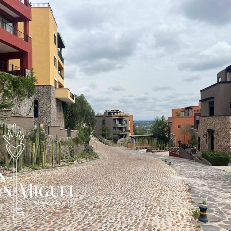 Charming No Stairs Near DT Security Pool Parking - Apartamento de 2 dormitorios con balcón - 8