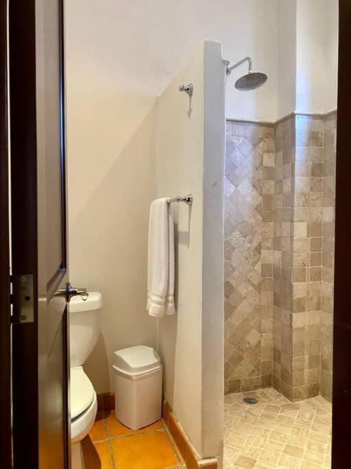 Charming No Stairs Near DT Security Pool Parking - Apartamento de 2 dormitorios con balcón - 21