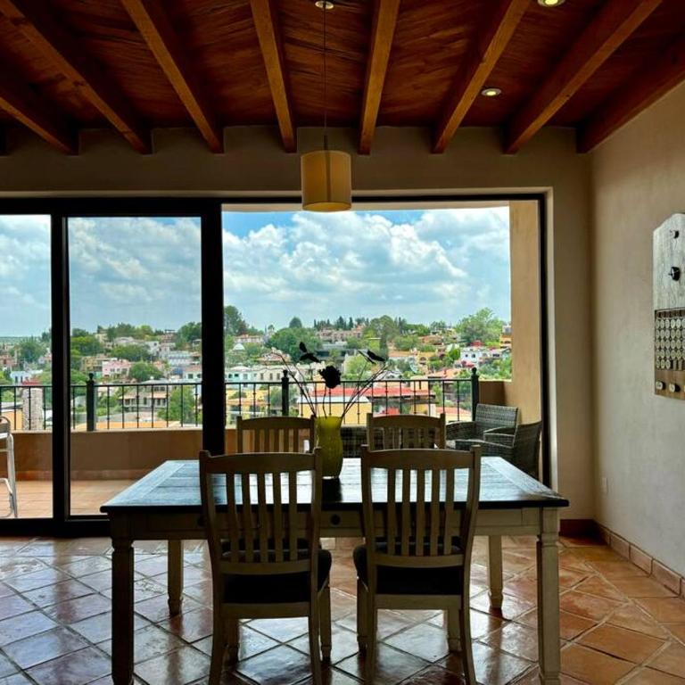 Charming No Stairs Near DT Security Pool Parking - Apartamento de 2 dormitorios con balcón - 24