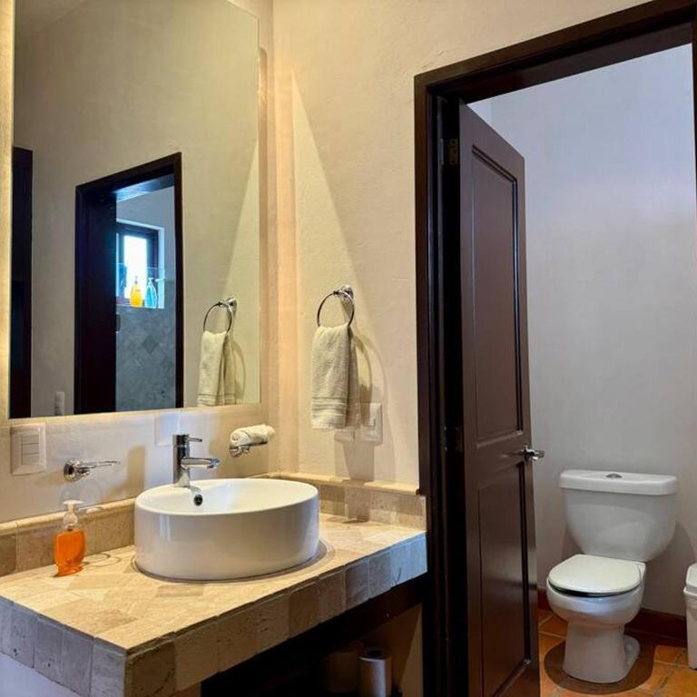 Charming No Stairs Near DT Security Pool Parking - Apartamento de 2 dormitorios con balcón - 49