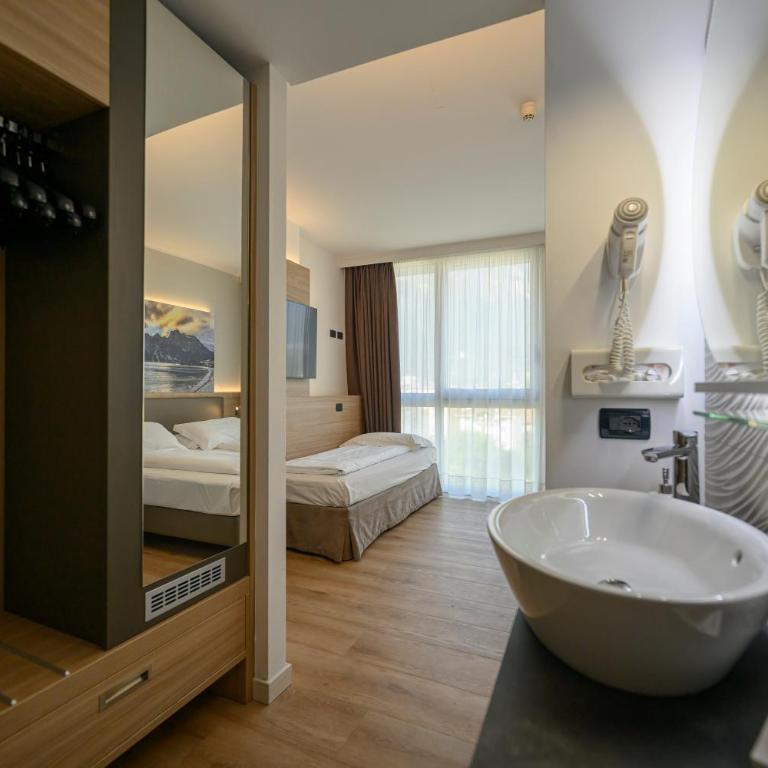 Ambassador Suite Hotel - Camera Tripla - 8