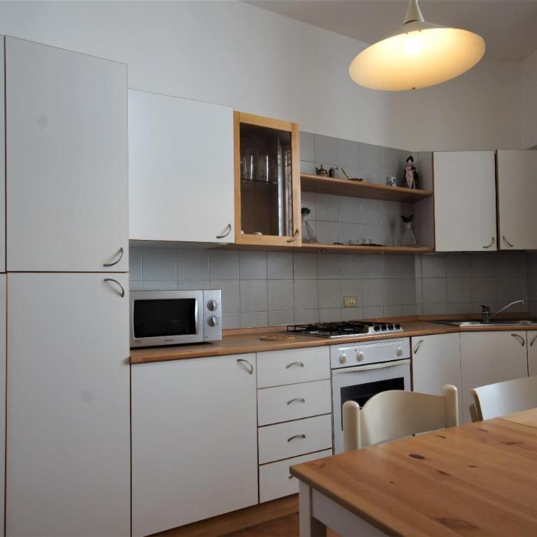 Holiday Verona - Appartamento con 2 Camere da Letto - 5