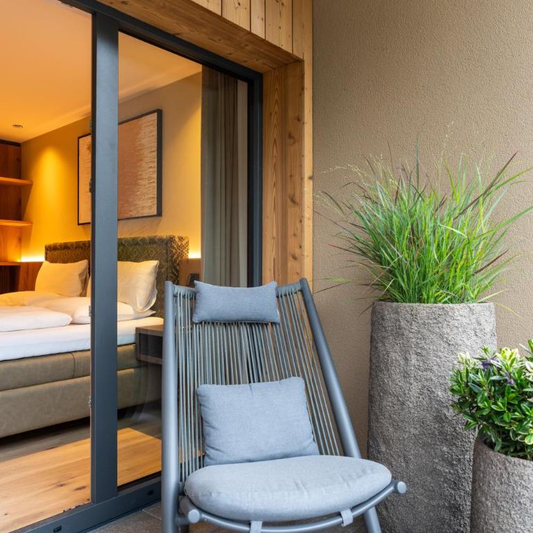 PRIVATE HOMES Alpin Spa Apartments - Two-Bedroom Apartment with Balcony - 7