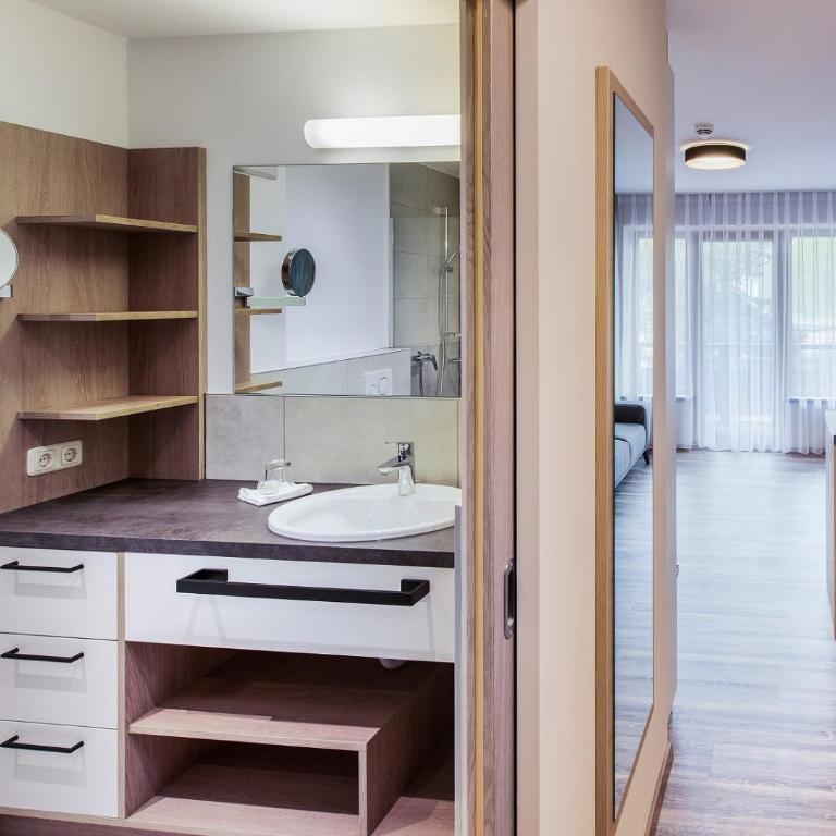 PRIVATE HOMES Alpin Spa Apartments - Deluxe Double Room - 5