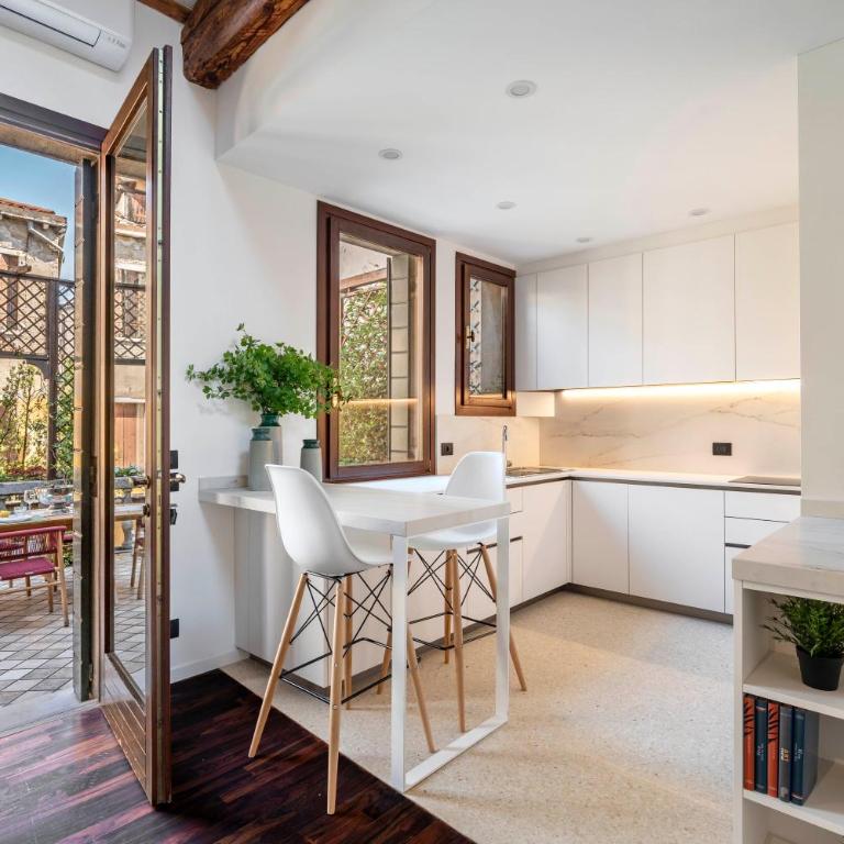 San Barnaba Palace R&R - Two-Bedroom Standard Apartment with Terrace - 12