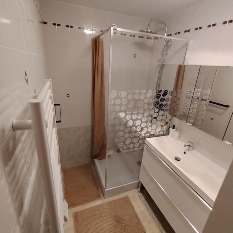 Appartement plein sud au calme Face Pinède et Plage - Apartment mit 1 Schlafzimmer - 6