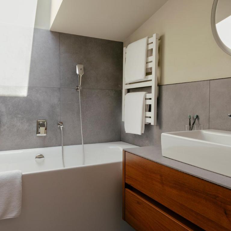 SCHLOSS Zermatt - CBD & Adaptogenic Spa and Sport Hotel - Suite con vistas para amigos y familia - 3
