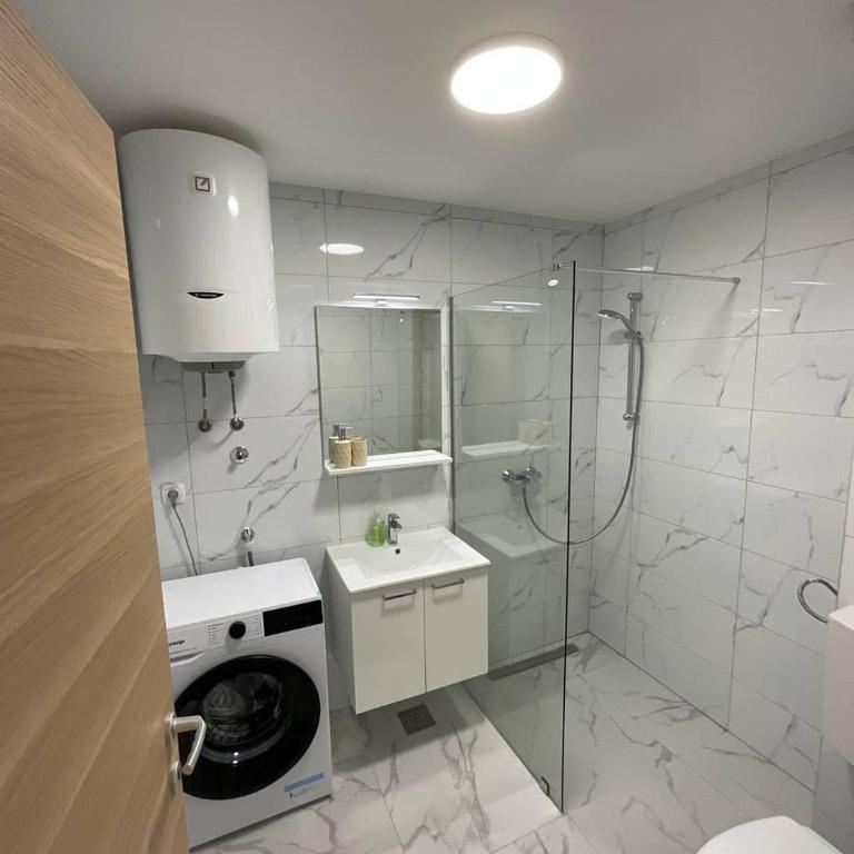 Apartmani Acros - Porodična Soba - 5