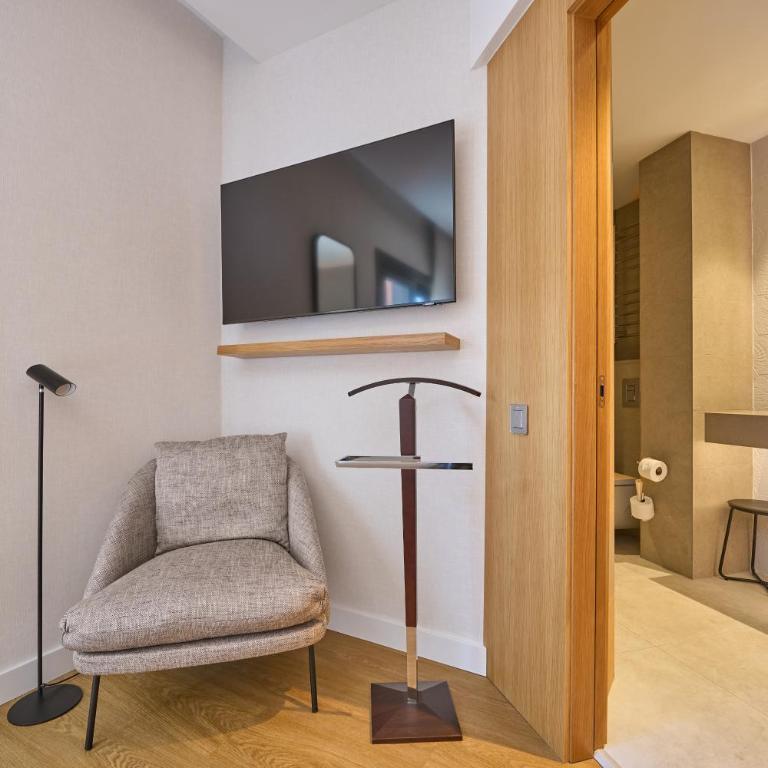 Catalonia Eixample 1864 - Deluxe Double Room with Plunge Pool - 4