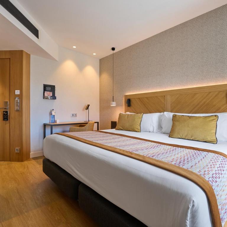 Catalonia Eixample 1864 - Deluxe Double Room with Plunge Pool - 2