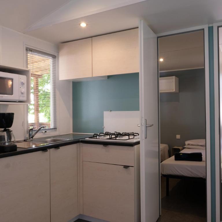 Happy Camp mobile homes in Camping Villaggio Lamaforca - Casa Mobile Premium. - 3