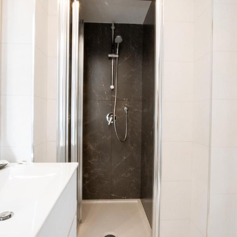 Cavour 231 Big House - Appartamento con 2 Camere da Letto - 40