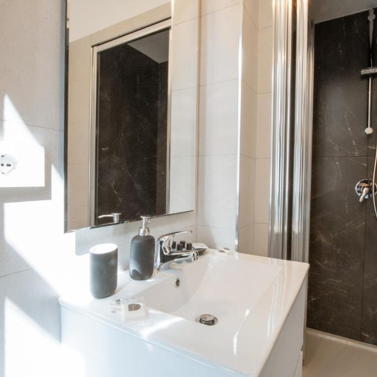 Cavour 231 Big House - Appartamento con 2 Camere da Letto - 10