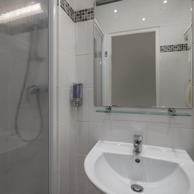 Hotel la Perle Montparnasse - Chambre Double Confort - Vue sur Cour - 2