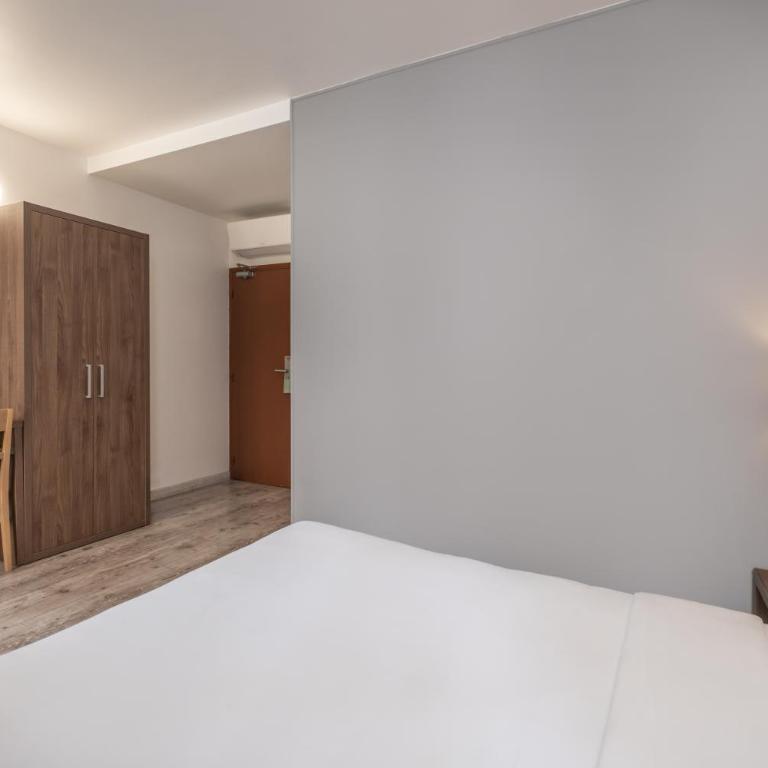 Hotel la Perle Montparnasse - Chambre Double Confort avec Vue sur Rue - 3