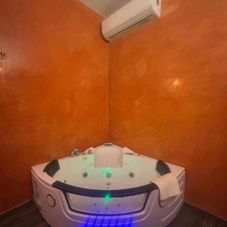 Suites Moya 1 - SPA in Camera - Monolocale con Vasca Idromassaggio - 16