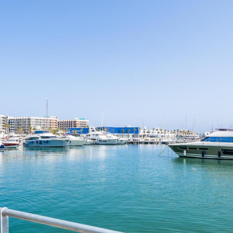 Luxury home & beach Alicante - Two-Bedroom Apartment - 36