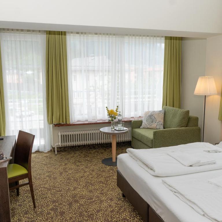 Hotel Lindenhof - Classic Dreibettzimmer - 1