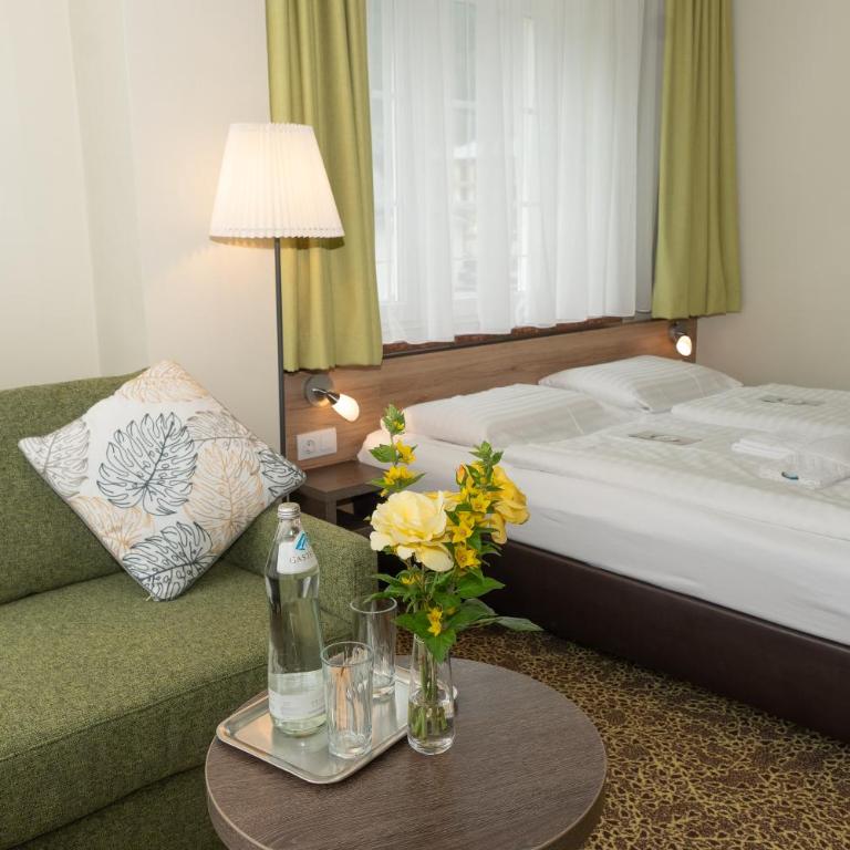 Hotel Lindenhof - Classic Dreibettzimmer - 2