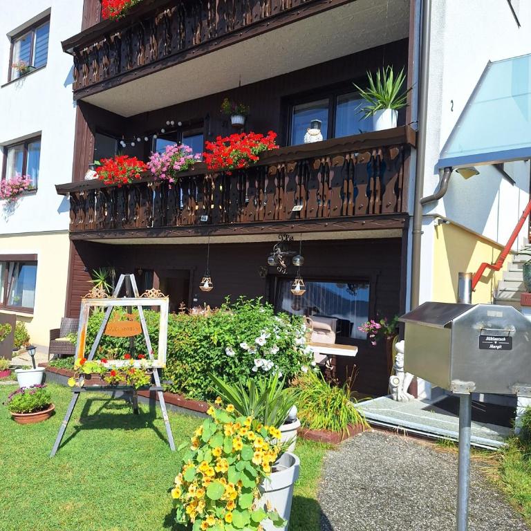 Ferienwohnungen Miklautsch - Apartment mit 2 Schlafzimmern und Balkon oder Terrasse - Nebengebäude - 1