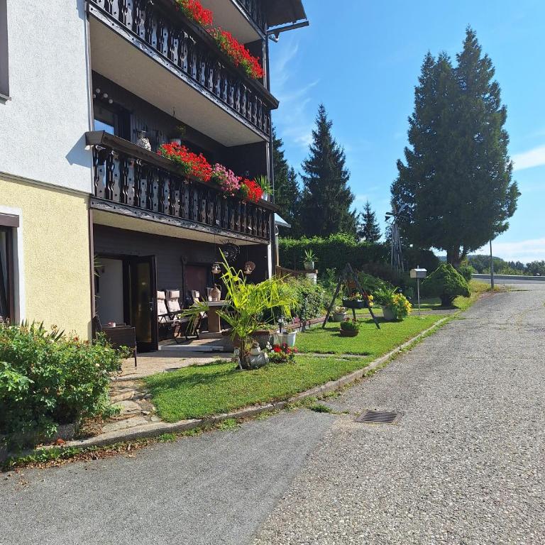 Ferienwohnungen Miklautsch - Apartment mit 2 Schlafzimmern und Balkon oder Terrasse - Nebengebäude - 21