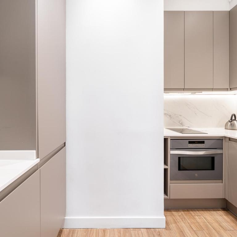 CATERINA Chamberí - Two-Bedroom Deluxe Apartment with Balcony - 2