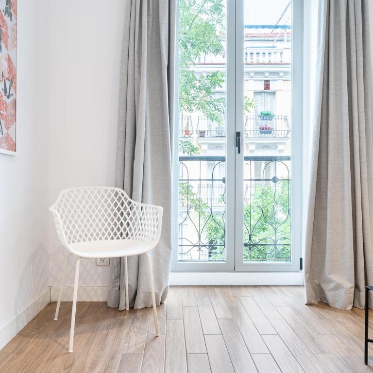 CATERINA Chamberí - Two-Bedroom Deluxe Apartment with Balcony - 5