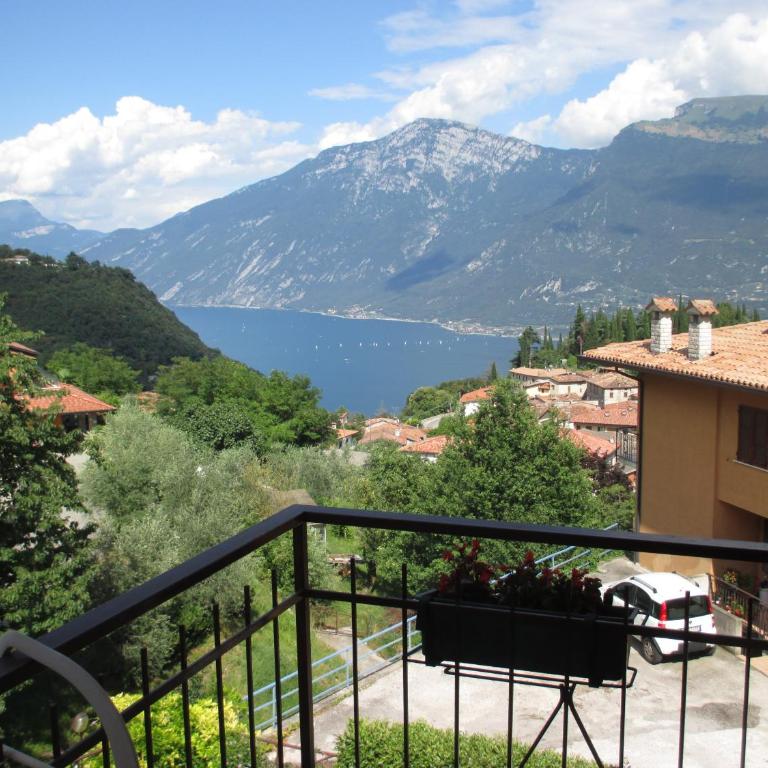 Lucerna studio Balcony lake view by Gardadomusmea - Monolocale con Balcone - 2