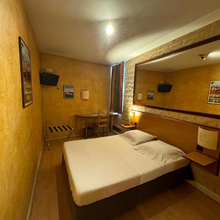 Hôtel Bosquet Pau Centre - Self Check In Budget Hotel - Chambre Double Confort - 4