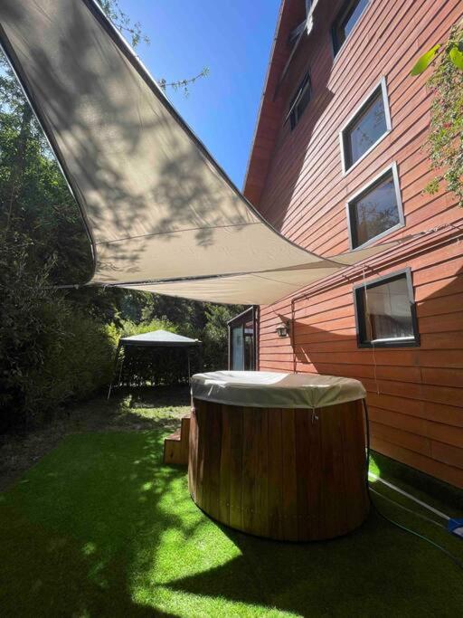 Amplia casa para 8 personas con tinaja a 7 minutos de Pucon centro - Four-Bedroom House - 6