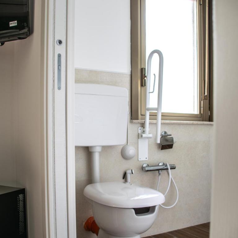 Politeama Crystal Rooms - Twin Room - Disability Access - 2