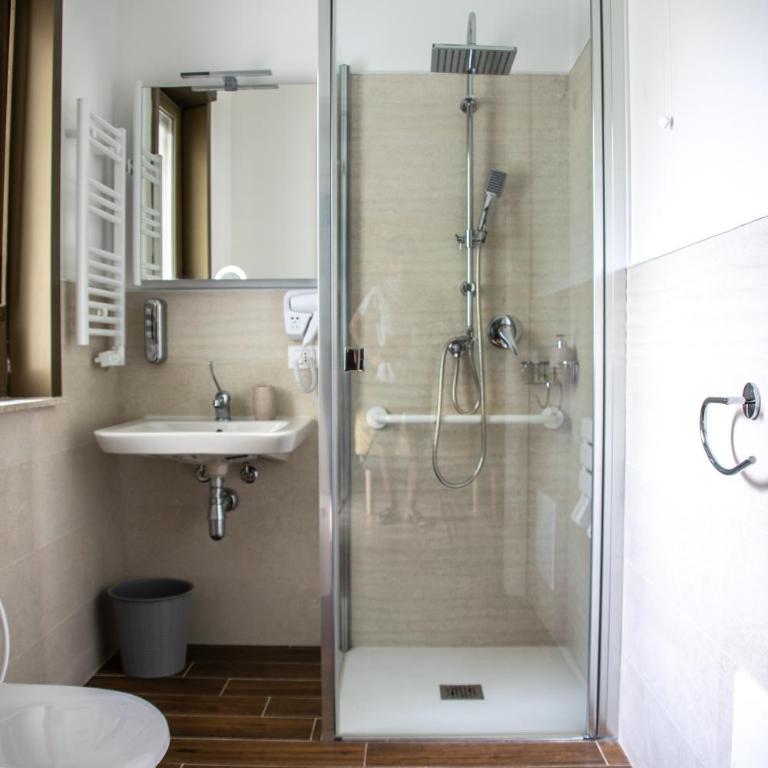 Politeama Crystal Rooms - Twin Room - Disability Access - 1