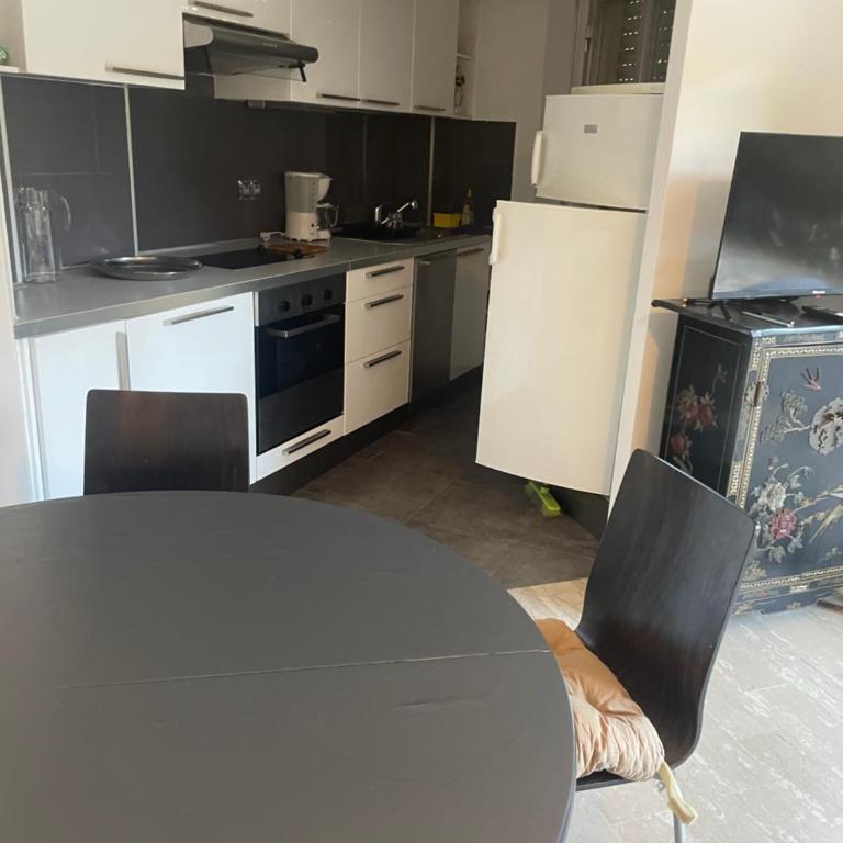 NICE FLAT WITH GARDENS Limites cannes juste 10 MNS CROISETT - Appartement 1 Chambre - 6