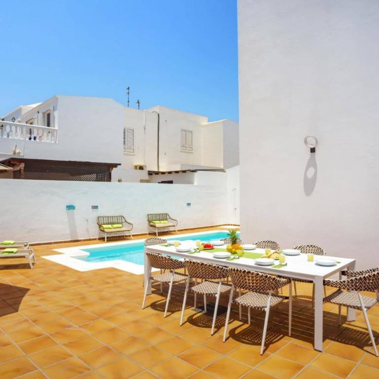 Villa Laurona by Villa Plus - Villa - 14