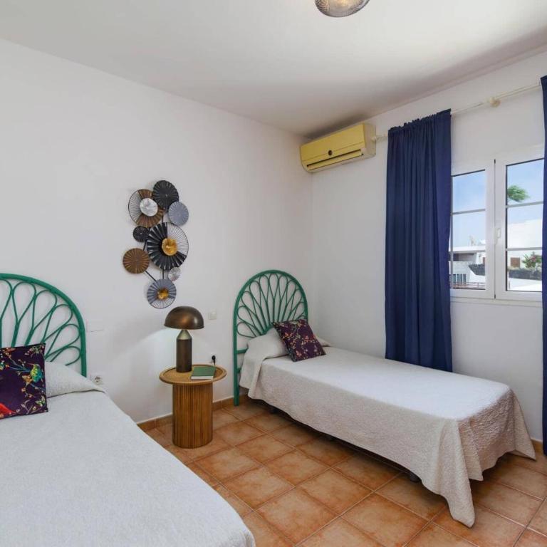 Villa Laurona by Villa Plus - Villa - 11