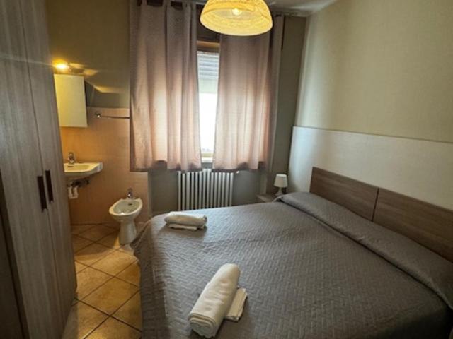 Albergo Carla - Chambre Double ou Lits Jumeaux avec Salle de Bains Commune - 1