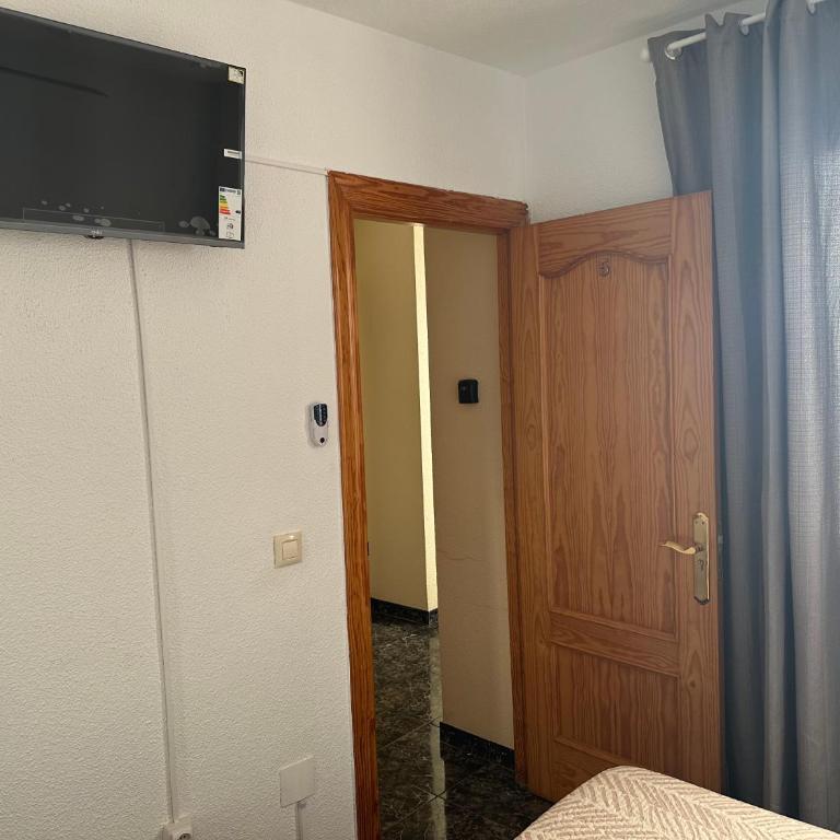 Almeria Centro habitacion privada en apartamento compartido - Standard Double Room with Fan - 2