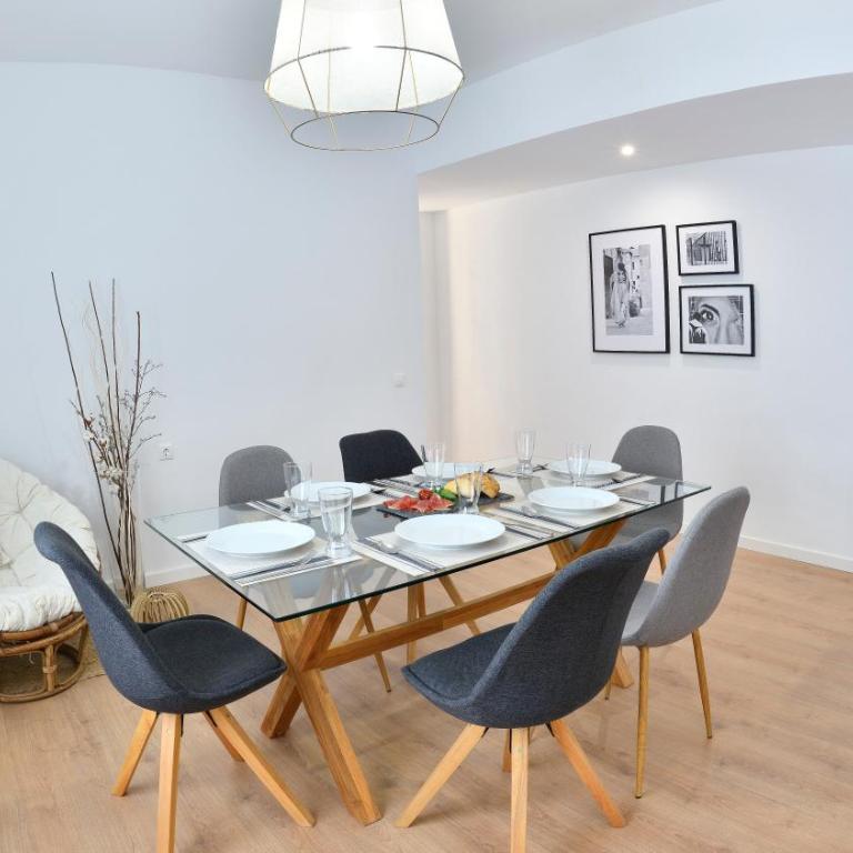 ABAL Apartments - Teatro - Two-Bedroom Standard Apartment - 8
