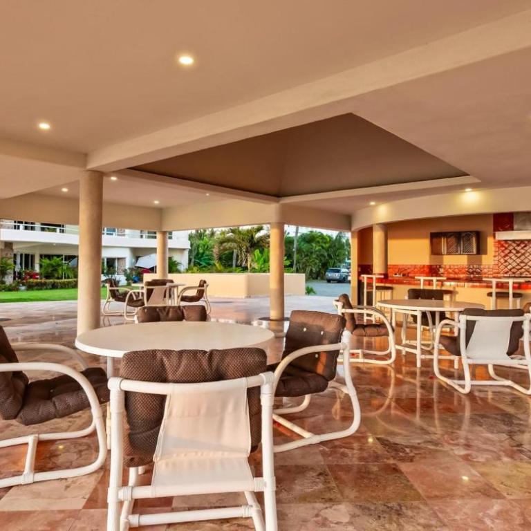 Ocean Front Condo with Pool Sleeps 6 Adults-Quinta del Mar 203 - Apartamento de 2 dormitorios - 40