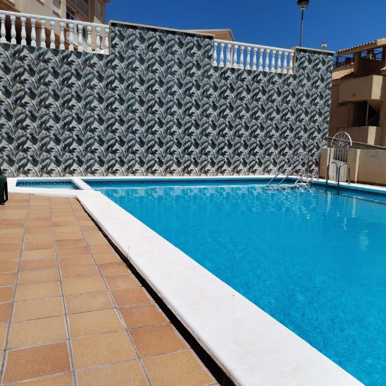 Mira al Mar y Tabarca en urbanización Santa Pola - Apartamento de 2 dormitorios - 41